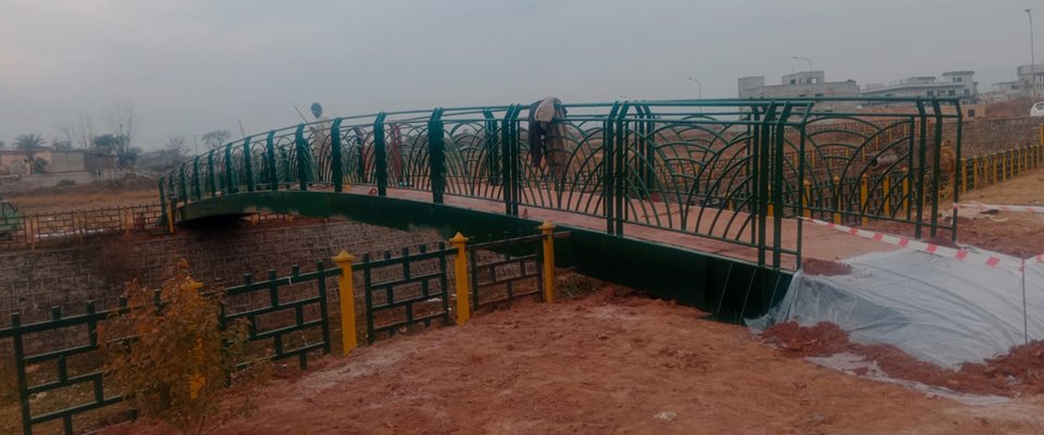 Truss Type Pedestrian Bridge Park Enclave